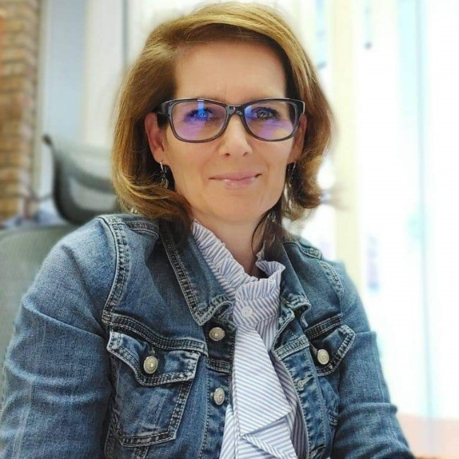  Elizabeta Kralj, univ. dipl. bibl. in.