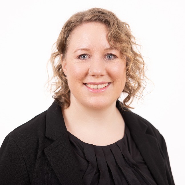  Ajda Cilenšek, univ. dipl. inž. vod. in kom. inž.