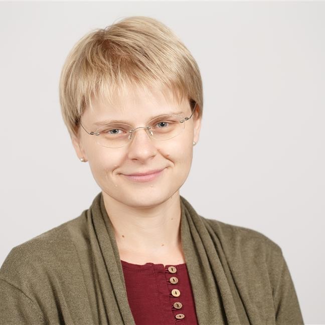 asist. dr. Andreja Padovnik, akad. rest.