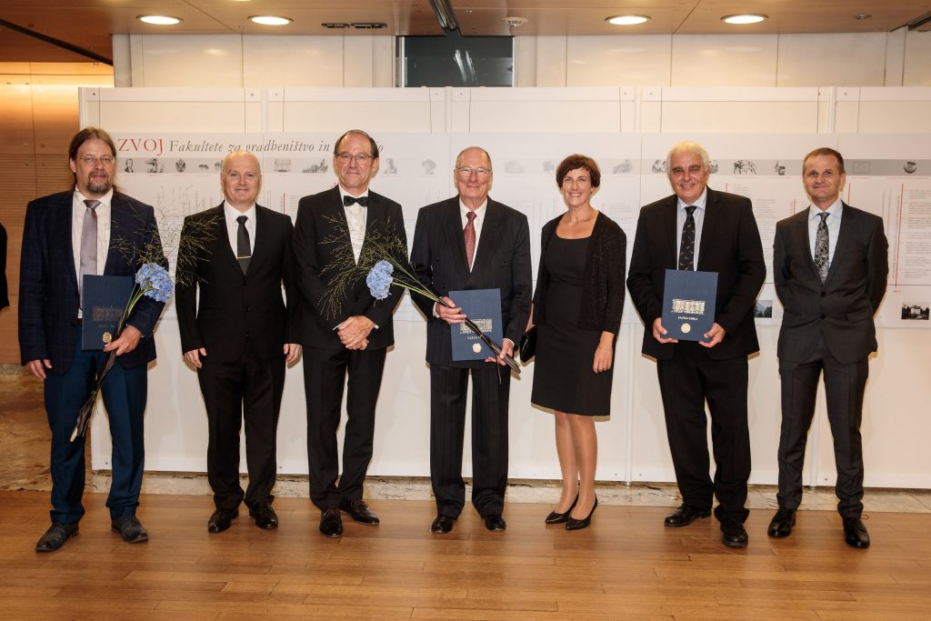 Predstavniki Katedre z dobitniki zlatih plaket iz tujine (doc. Gerhard Navratil, doc. Marjan Čeh, doc. Samo Drobne, prof. Erik Stubkjær, izr. prof. Anka Lisec, prof. Uwe Stilla, prof. Krištof Oštir).