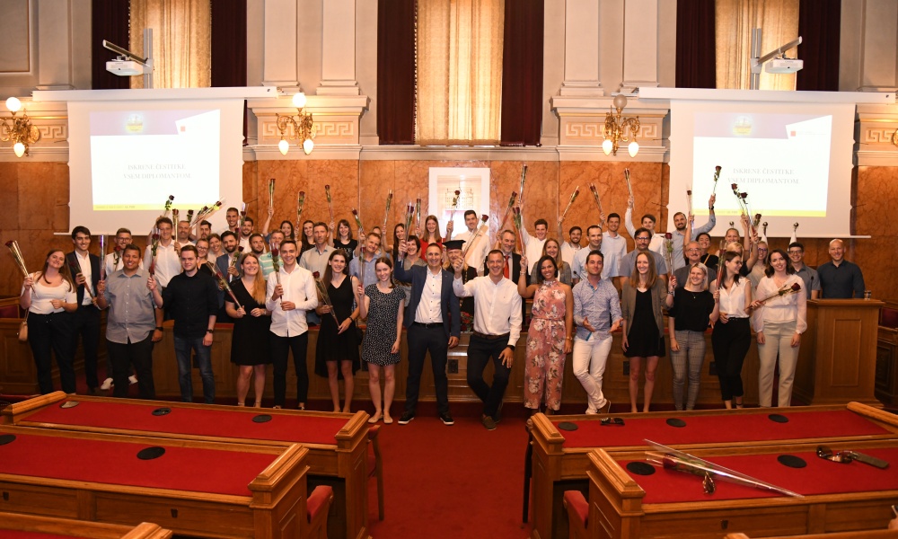 Na Univerzi v Ljubljani je potekala svečana razglasitev diplomantov UL FGG za leti 2020 in 2021