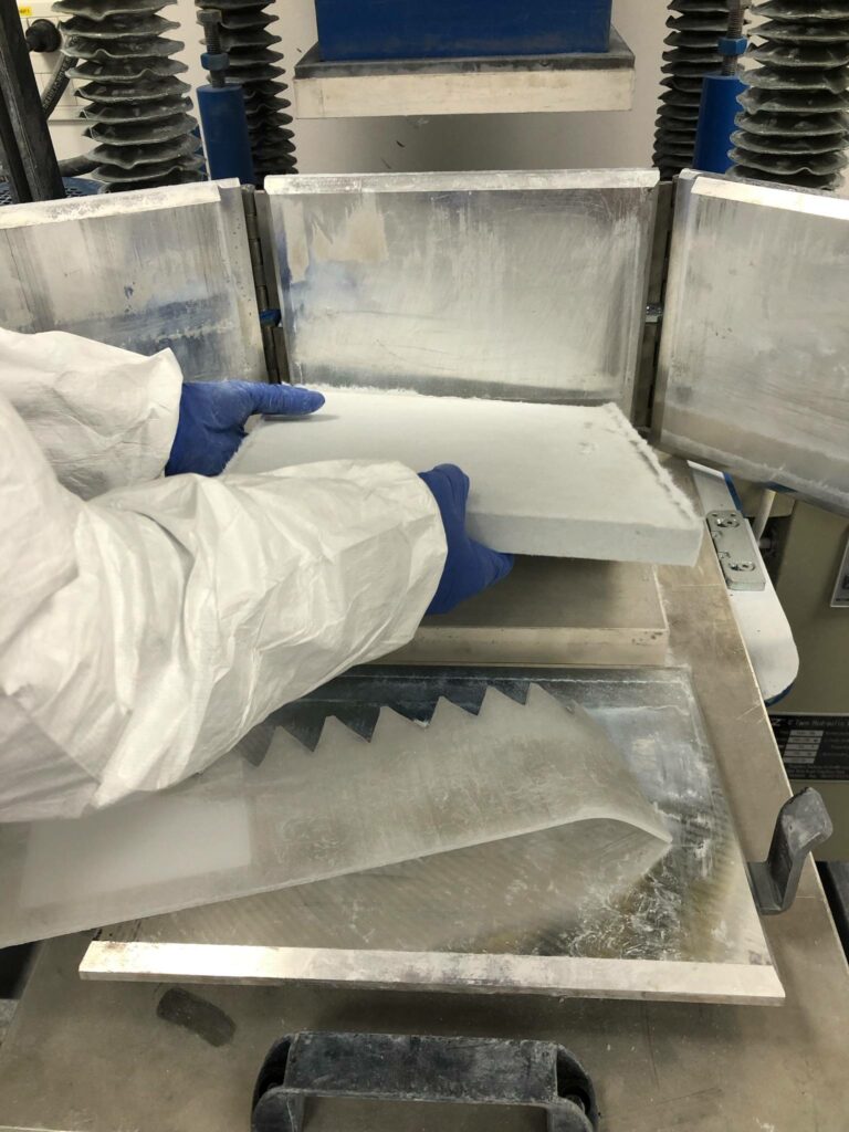 Vzorec jedra vakuumsko izolacijskega panela iz hibridnih eko-nanomaterialov