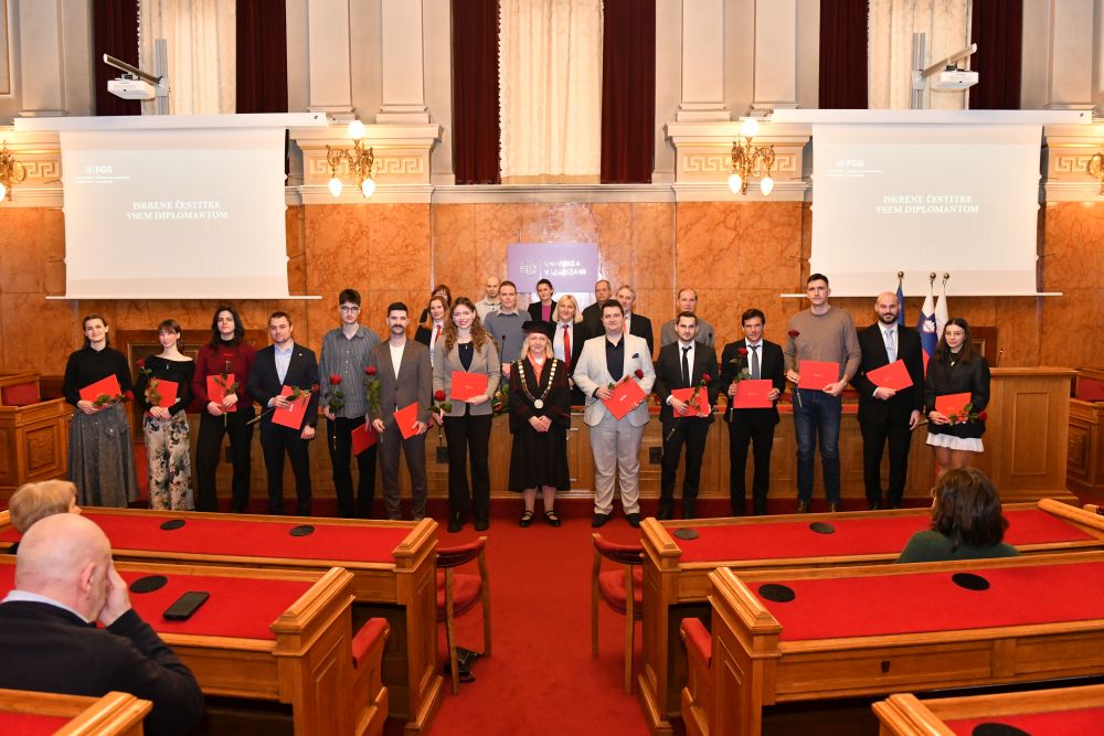 Prejemniki listin Oddelka za okoljsko gradbeništvo v dvorani UL